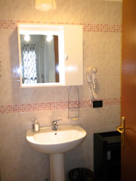 Top Suit Uno - Guest House Brugherio Quarto foto